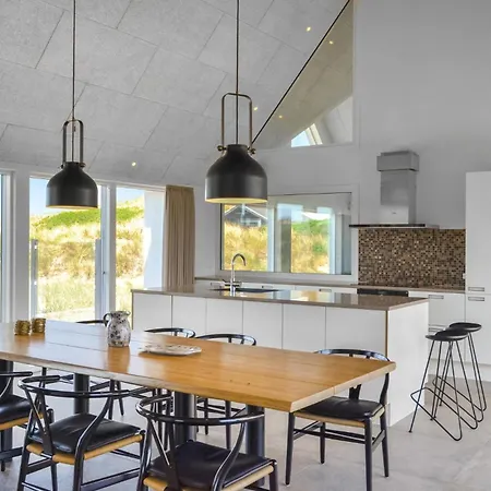 Gorgeous In With House A Panoramic View